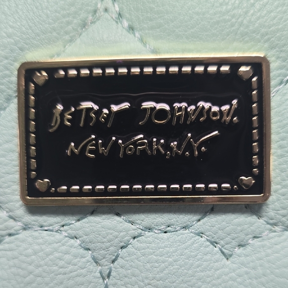 Betsey Johnson New York, N.Y. Mint  And Cream Quilted Cosmetic Bag - Picture 2 of 12